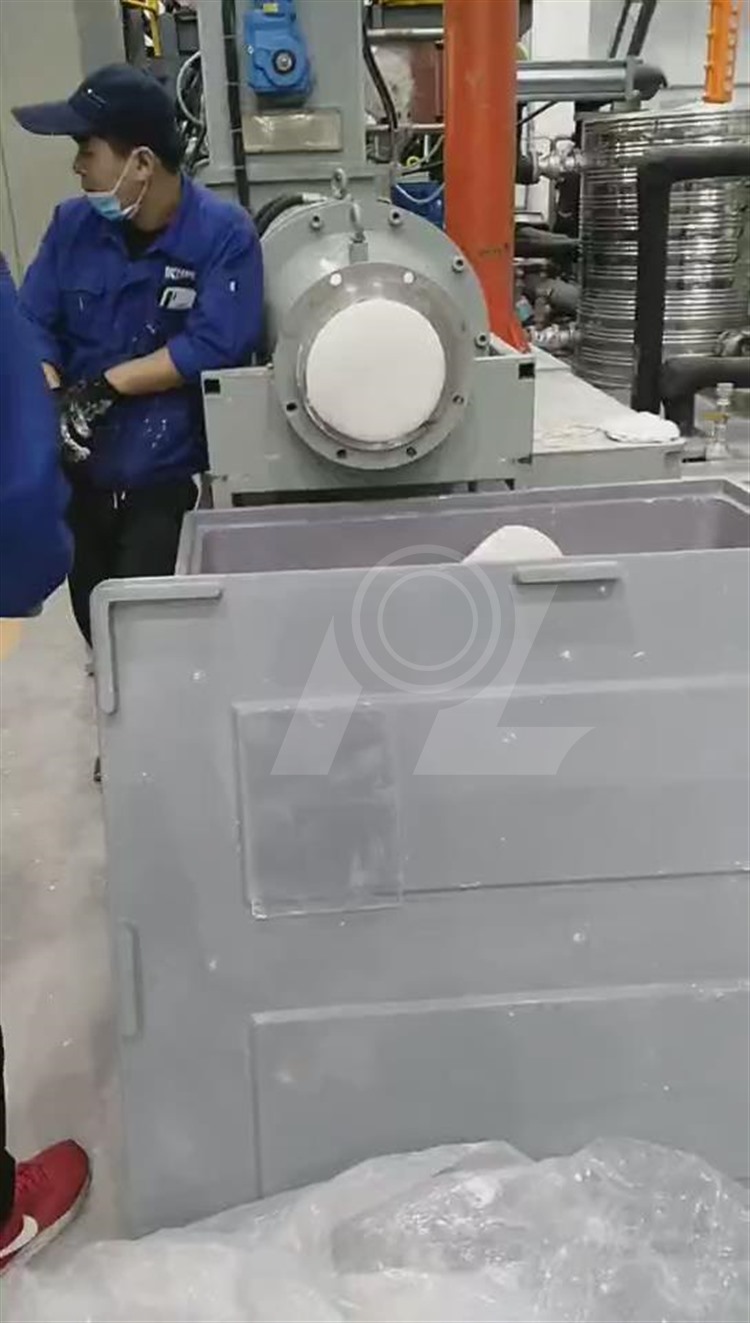 2，上料，捏合精煉